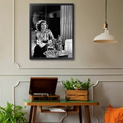 «Гарбо Грета 149» в интерьере комнаты в стиле ретро с проигрывателем виниловых пластинок