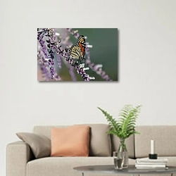 «Бабочка на цветах 7» в интерьере современной светлой гостиной над диваном