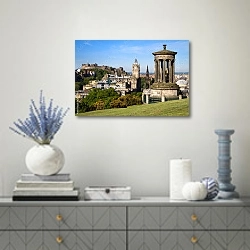 «Шотландия. Эдинбург 5» в интерьере современной гостиной с голубыми деталями