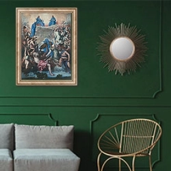 «Троица» в интерьере классической гостиной с зеленой стеной над диваном