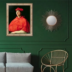 «Portrait of a Cardinal 2» в интерьере классической гостиной с зеленой стеной над диваном