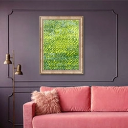 «Daffodils, 2012,» в интерьере гостиной с розовым диваном