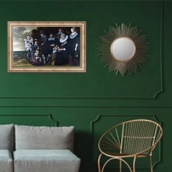 «Семья на природе» в интерьере классической гостиной с зеленой стеной над диваном