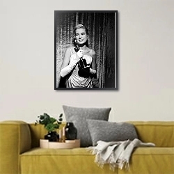 «История в черно-белых фото 957» в интерьере в скандинавском стиле с желтым диваном