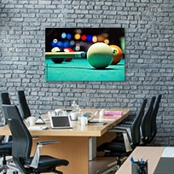 «Бильярдные шары 5» в интерьере современного офиса с черной кирпичной стеной