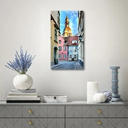 «Узкая улица с видом купол церкви в Старой Риге» в интерьере современной гостиной с голубыми деталями