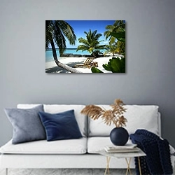 «Красивый пляж на Мальдивах» в интерьере современной гостиной в синих тонах