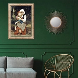 «Брат с сестрой» в интерьере классической гостиной с зеленой стеной над диваном