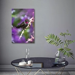 «Пестрая птичка на цветущем дереве» в интерьере современной гостиной в серых тонах