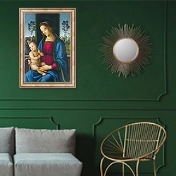«Дева Мария с младенцем 4» в интерьере классической гостиной с зеленой стеной над диваном
