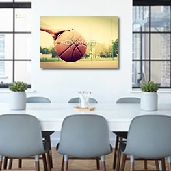 «Баскетбольный мяч 2» в интерьере офиса над столом для конференций