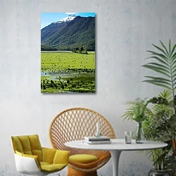 «Овечье пастбище, Новая Зеландия» в интерьере современной гостиной с желтым креслом