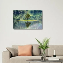 «Дерево на острове среди озера, Норвегия» в интерьере современной светлой гостиной над диваном