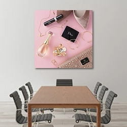 «Содержимое женской сумочки» в интерьере конференц-зала над столом для переговоров
