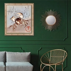 «A Crab on the Seashore» в интерьере классической гостиной с зеленой стеной над диваном