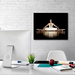 «Балерина на шпагате» в интерьере светлого офиса с кирпичными стенами