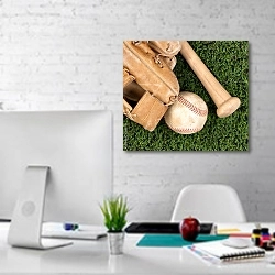 «Старая бейсбольная перчатка с мячом и битой на траве» в интерьере светлого офиса с кирпичными стенами
