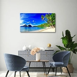 «Райский пляж» в интерьере современной гостиной над комодом