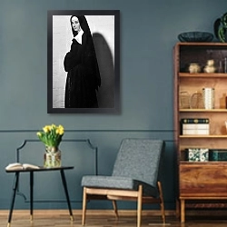 «Хепберн Одри 90» в интерьере гостиной в стиле ретро в серых тонах