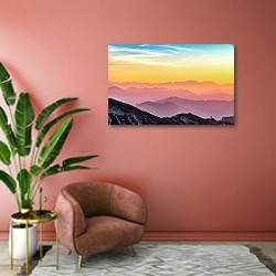 «Путник в красочных горах» в интерьере современной гостиной в розовых тонах