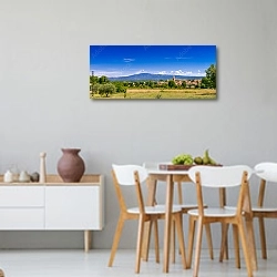«Франция, Прованс. Панорама с провансальской деревней» в интерьере современной светлой кухни-столовой