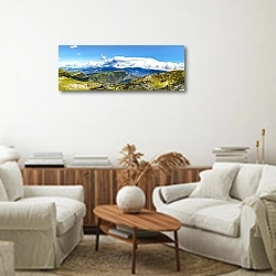 «Италия. Горная панорама у озера Гарда» в интерьере современной светлой гостиной над комодом