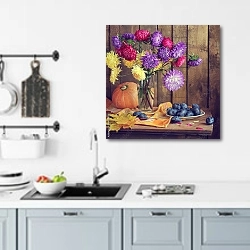 «Натюрморт с астрами и сливами на деревянном фоне» в интерьере кухни над мойкой