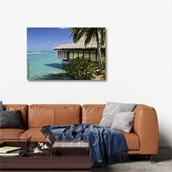 «Домик на воде, остров Муреа» в интерьере современной гостиной над диваном