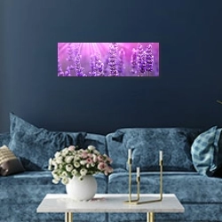 «Панорама с цветками лаванды на закате» в интерьере стильной синей гостиной над диваном