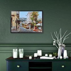 «Торговая улица, Афины, Греция» в интерьере зеленой гостиной над диваном