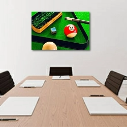 «Бильярдные принадлежности» в интерьере офиса над переговорным столом