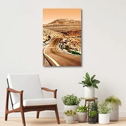 «Извилистая дорога, Израиль» в интерьере современной комнаты над креслом