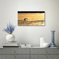«Плавание в океане на закате, Сидней» в интерьере современной гостиной с голубыми деталями
