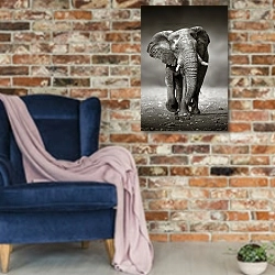 «Идущий слон» в интерьере в стиле лофт с кирпичной стеной и синим креслом
