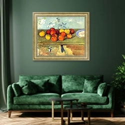 «Натюрморт с яблоками и печеньем» в интерьере зеленой гостиной над диваном