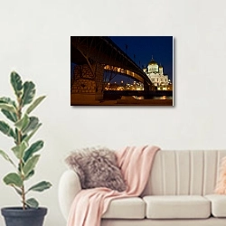 «Москва. Храм Христа Спасителя» в интерьере современной светлой гостиной над диваном