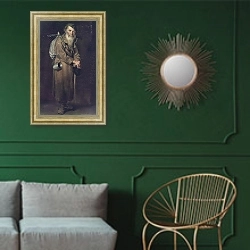 «Странник. 1870» в интерьере классической гостиной с зеленой стеной над диваном
