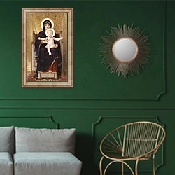 «Богородица» в интерьере классической гостиной с зеленой стеной над диваном