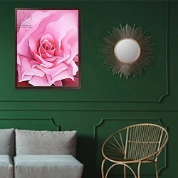 «The Rose, 2001 2» в интерьере классической гостиной с зеленой стеной над диваном