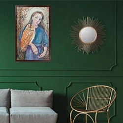 «Girl with Owl, 2012» в интерьере классической гостиной с зеленой стеной над диваном