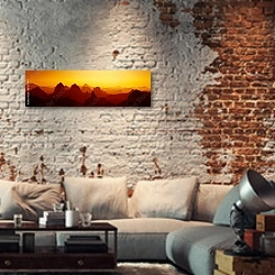 «Закат в пустыне Сахара» в интерьере гостиной в стиле лофт с кирпичными стенами