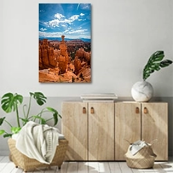 «Скала - молоток в каньоне» в интерьере современной комнаты над комодом