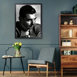 «Gable, Clark 23» в интерьере гостиной в стиле ретро в серых тонах