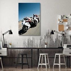 «Два мотоциклиста в гонке» в интерьере офиса в стиле лофт