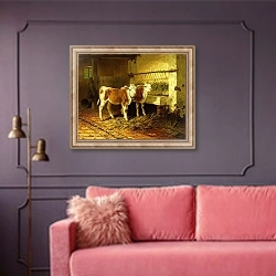«Two Calves in a Barn,» в интерьере гостиной с розовым диваном