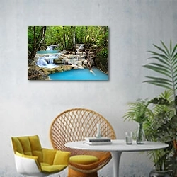 «Тайланд, водопад» в интерьере современной гостиной с желтым креслом