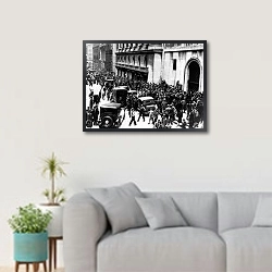 «История в черно-белых фото 198» в интерьере светлой гостиной в скандинавском стиле