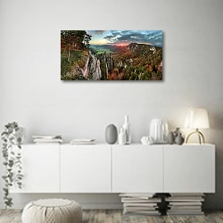 «Покрытые лесом горы Словакии» в интерьере стильной минималистичной гостиной в белом цвете
