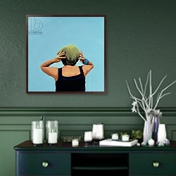 «Cuban Portrait #11, 1996» в интерьере прихожей в зеленых тонах над комодом