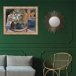 «Натюрморт с подсолнухами на кресле» в интерьере классической гостиной с зеленой стеной над диваном